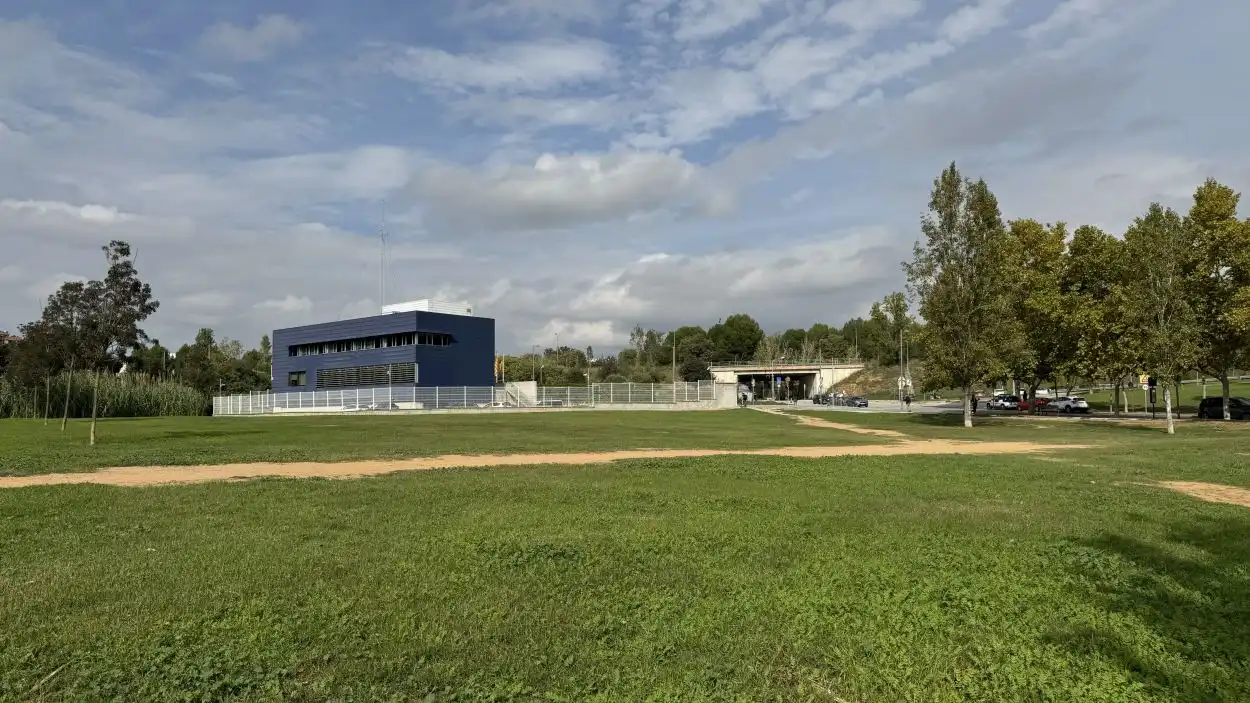 Exterior view of Houses for sale in Sant Cugat del Vallès  with Air Conditioner, Heating and Private garden