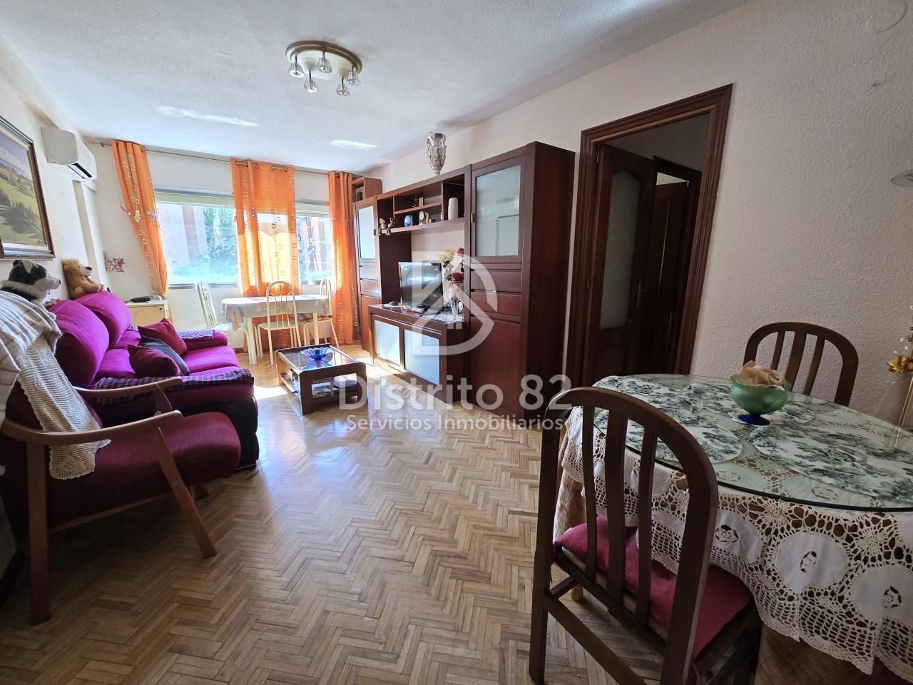 Living room of Flat for sale in Móstoles  with Air Conditioner, Heating and Parquet flooring