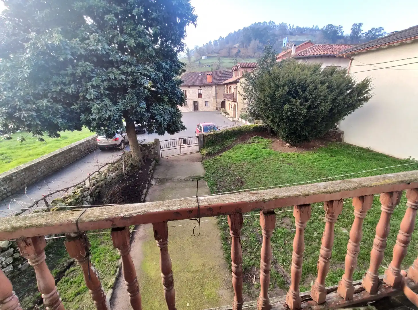 Vista exterior de Casa o xalet en venda en Los Corrales de Buelna  amb Jardí privat