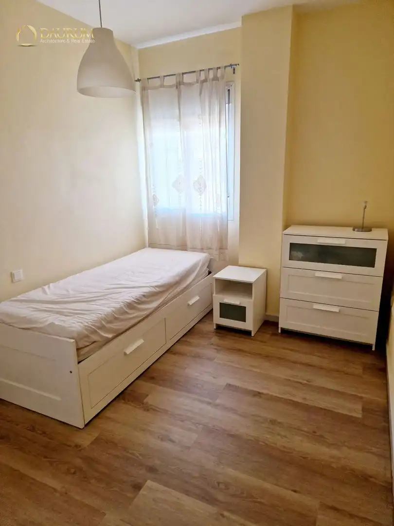 Dormitori de Pis en venda en Dos Hermanas amb Terrassa i Traster