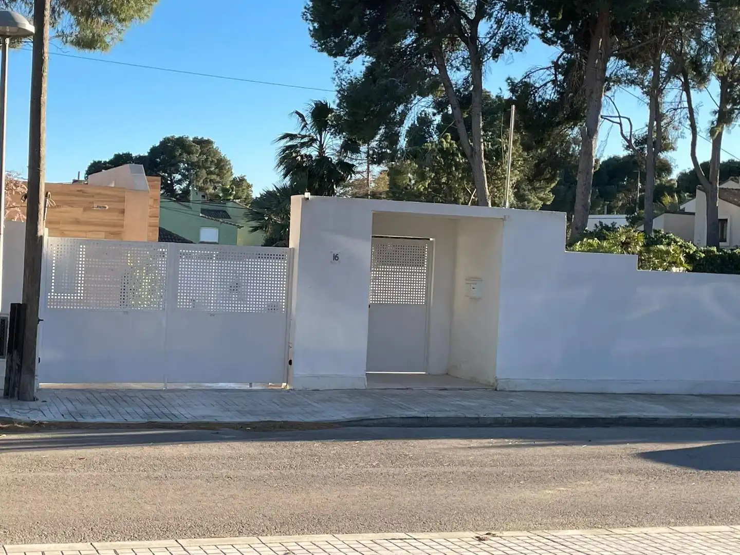 Exterior view of Houses for rent in Paterna  with Air Conditioner, Private garden and Parquet flooring
