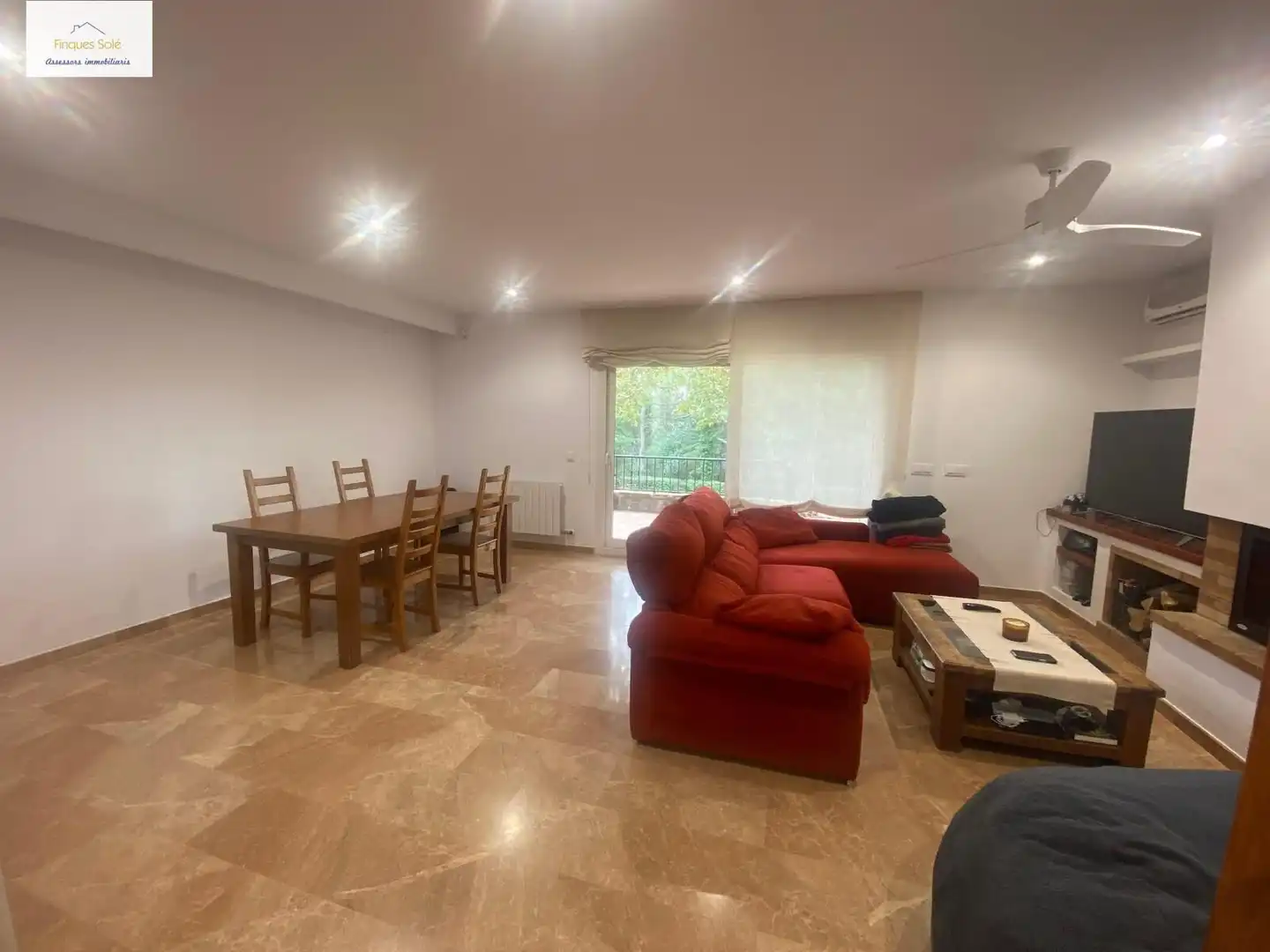Casa pareada con terraza en venta en Nucli Urbà, imagen 3