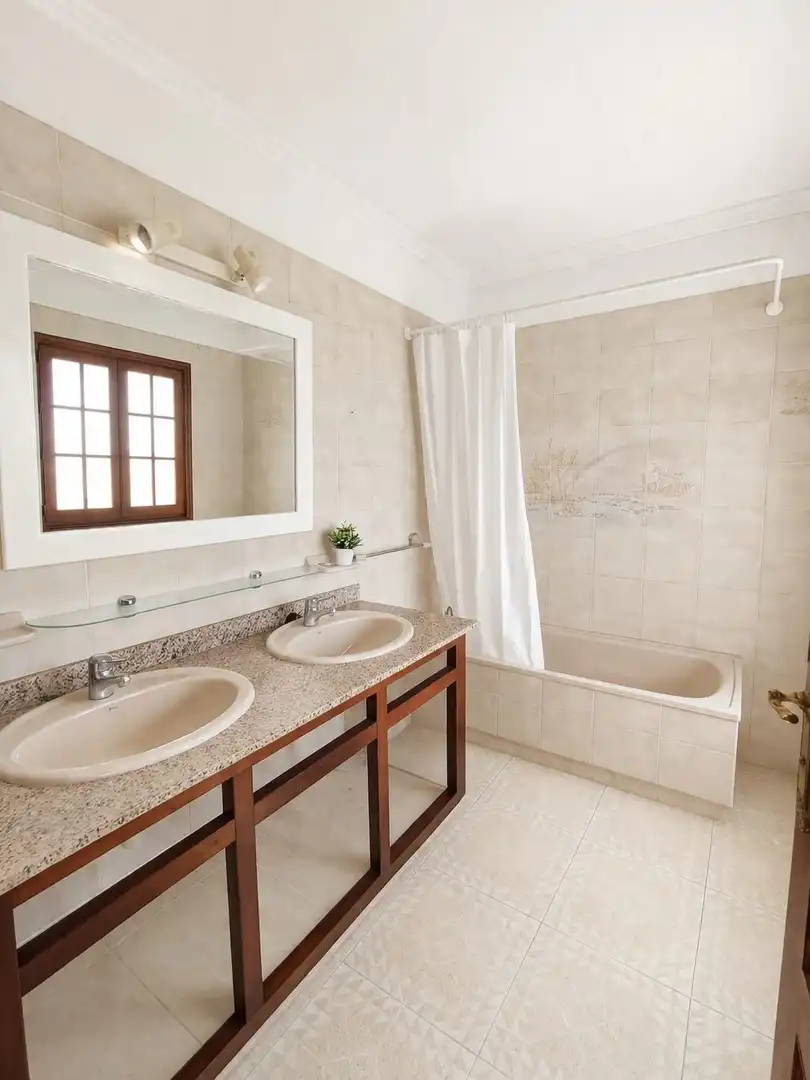 Badezimmer von Wohnung zur untervermieten in Santa Úrsula mit Heizung und Terrasse