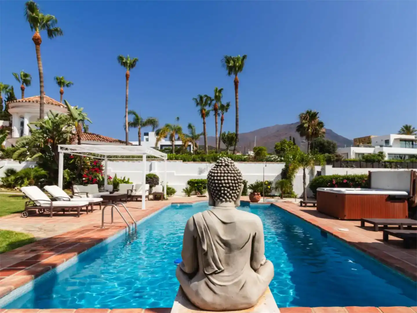 Jardí de Casa o xalet en venda en Estepona amb Aire condicionat, Piscina i Balcó