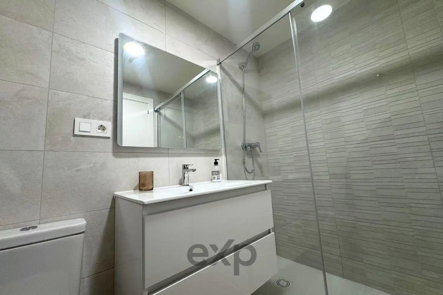 Baño de Piso de alquiler en Valencia con Aire acondicionado, Calefacción y Terraza