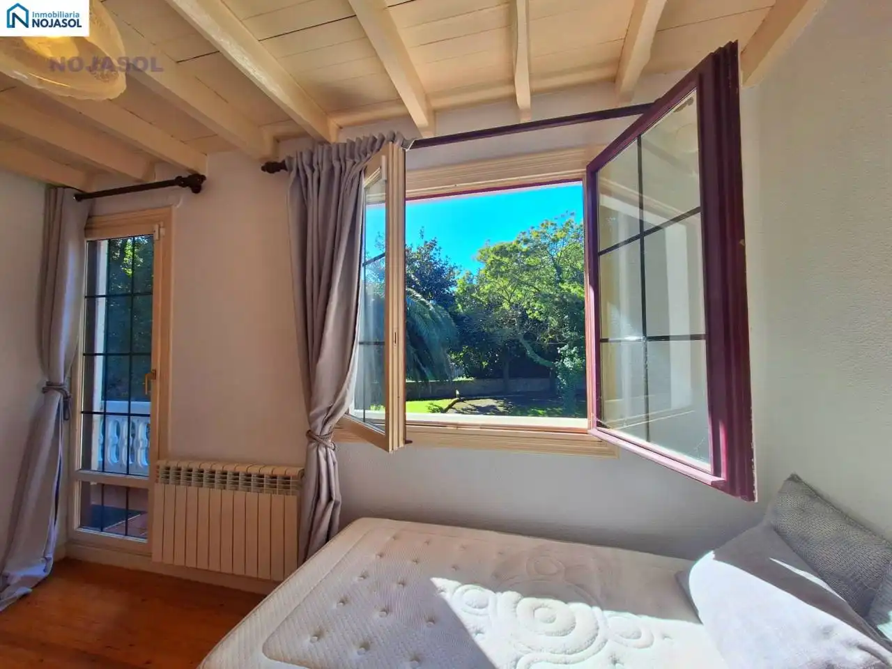 Habitación de Casa o chalet en venta en Arnuero con Calefacción y Jardín privado