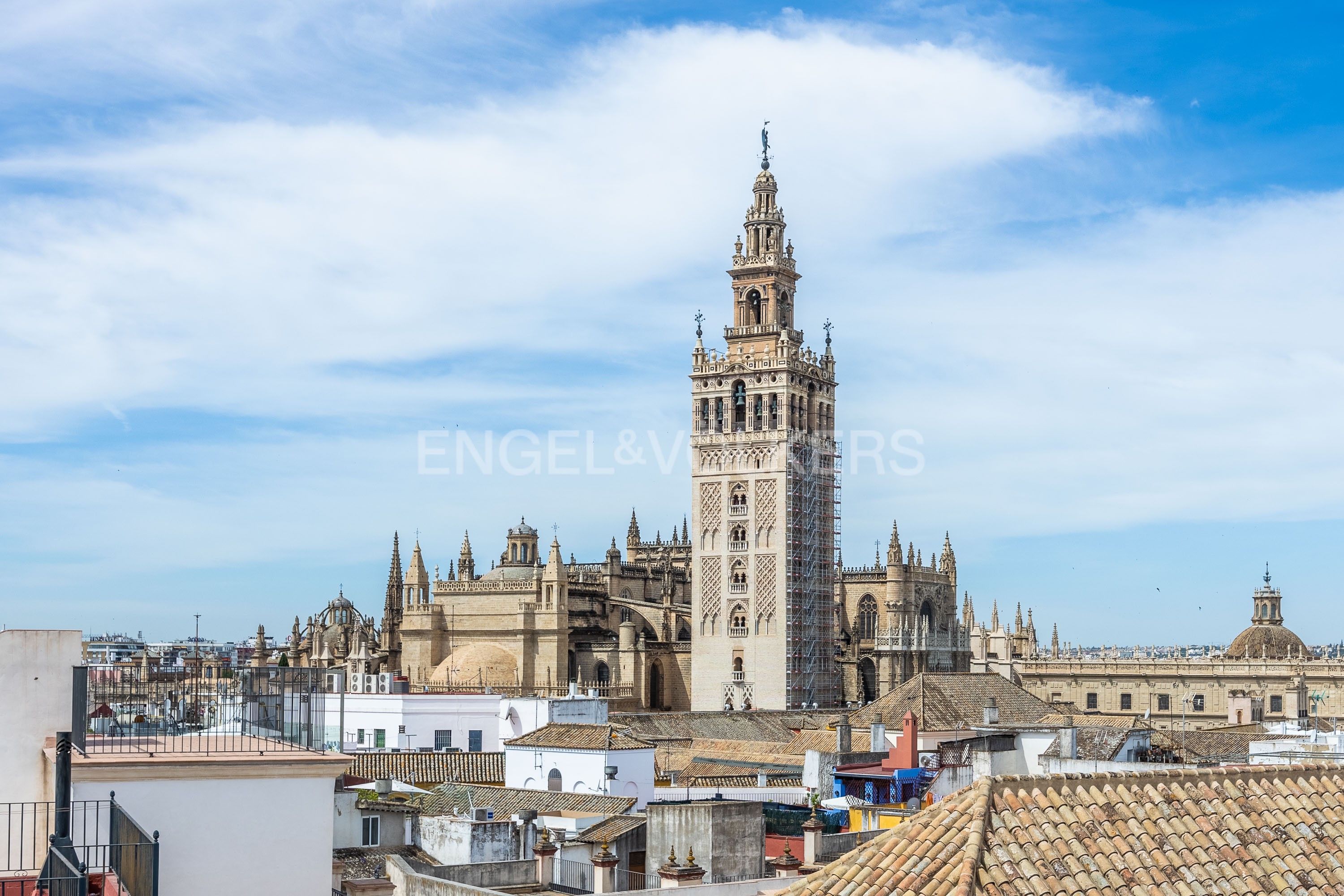 Exterior view of House or chalet for sale in  Sevilla Capital  with Air Conditioner, Heating and Private garden
