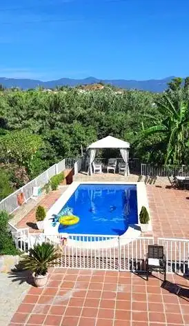 Casa rústica amb piscina en venda a Selwo