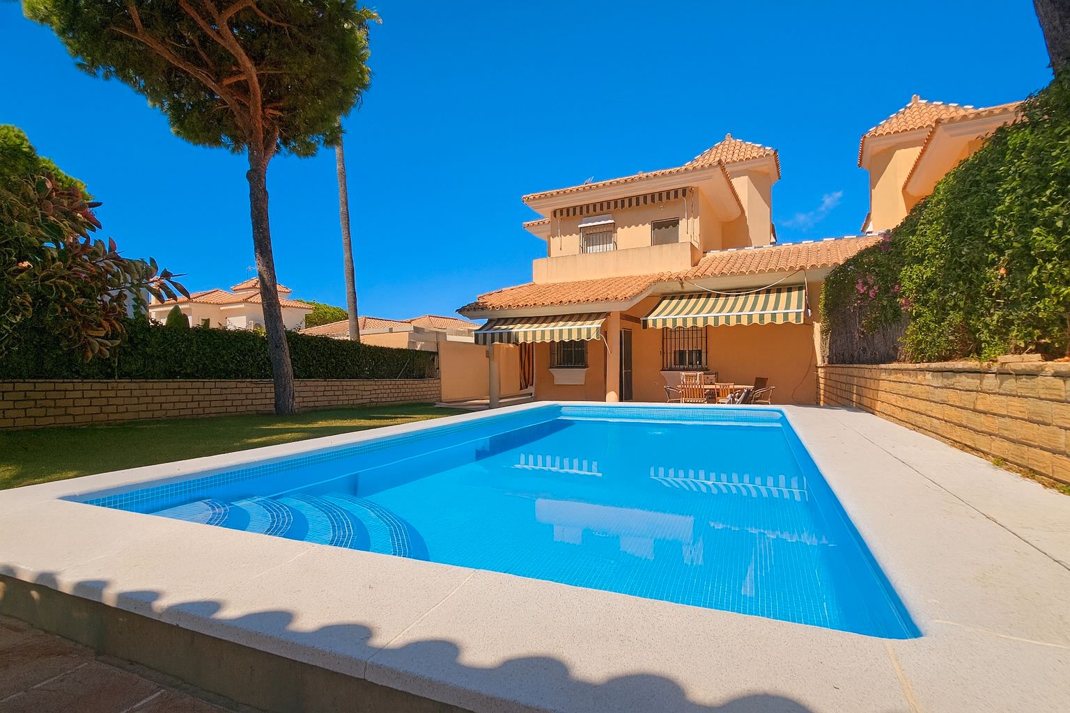 Swimming pool of House or chalet for sale in Chiclana de la Frontera  with Private garden, Terrace and Swimming Pool
