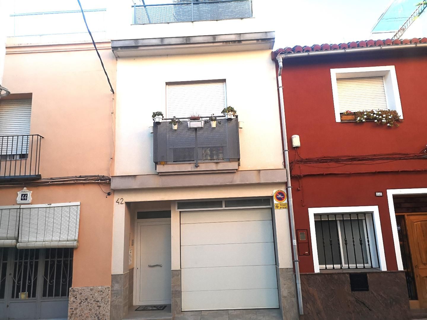 Vista exterior de Casa adosada en venda en Alzira amb Terrassa i Traster