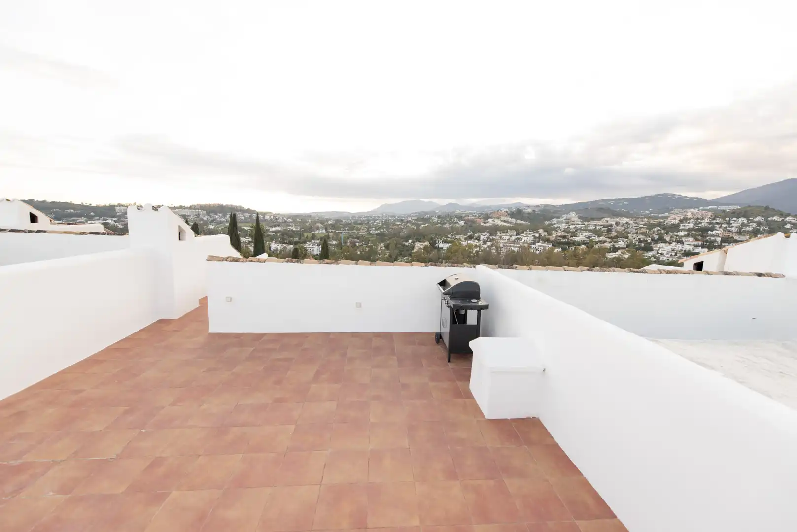 Terrassa de Casa adosada en venda en Marbella amb Terrassa, Piscina i Piscina comunitària
