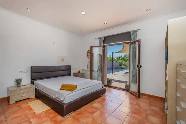 Dormitori de Finca rústica en venda en Felanitx amb Aire condicionat, Jardí privat i Terrassa
