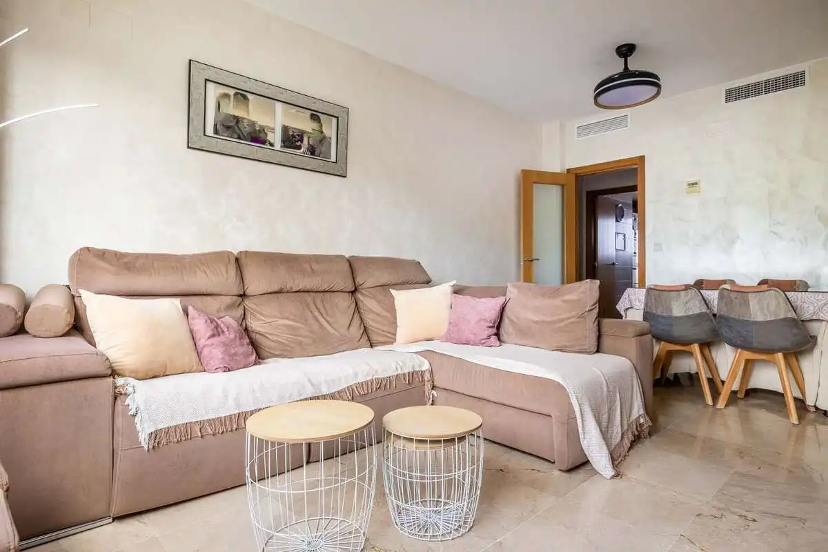 Living room of Flat for sale in Sevilla  with Air Conditioner, Heating and Storage room