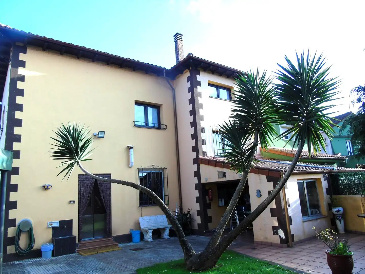 Vista exterior de Casa adosada en venta en Camargo con Calefacción, Jardín privado y Terraza