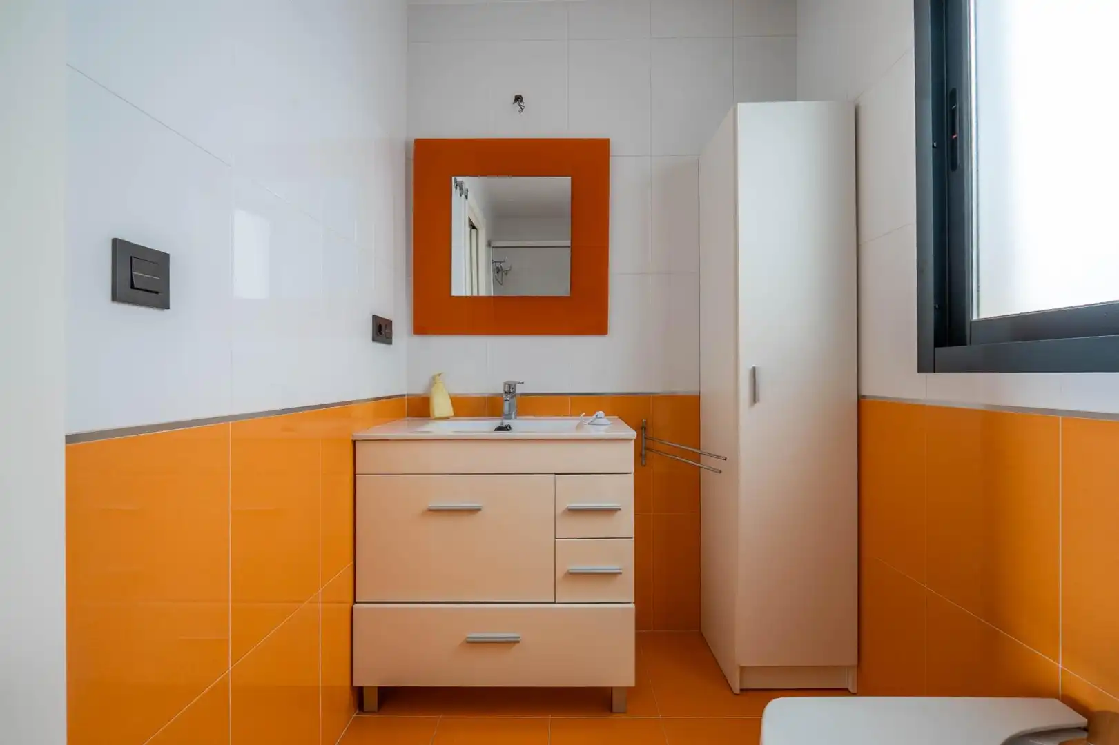 Baño de Piso en venta en Motril con Terraza y Piscina comunitaria