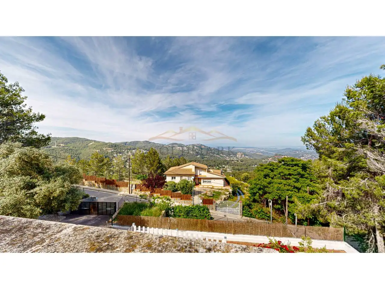 Vista exterior de Casa o xalet en venda en Corbera de Llobregat amb Aire condicionat, Jardí privat i Terrassa