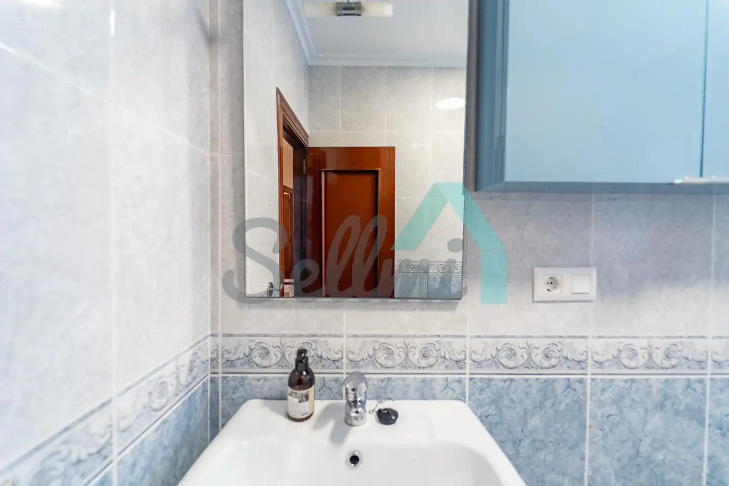 Bathroom of Flat for rent in Oviedo   with Heating, Furnished and Internet