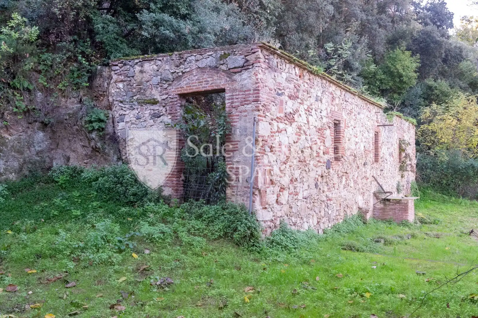 Vista exterior de Finca rústica en venda en Sant Pol de Mar amb Jardí privat i Traster