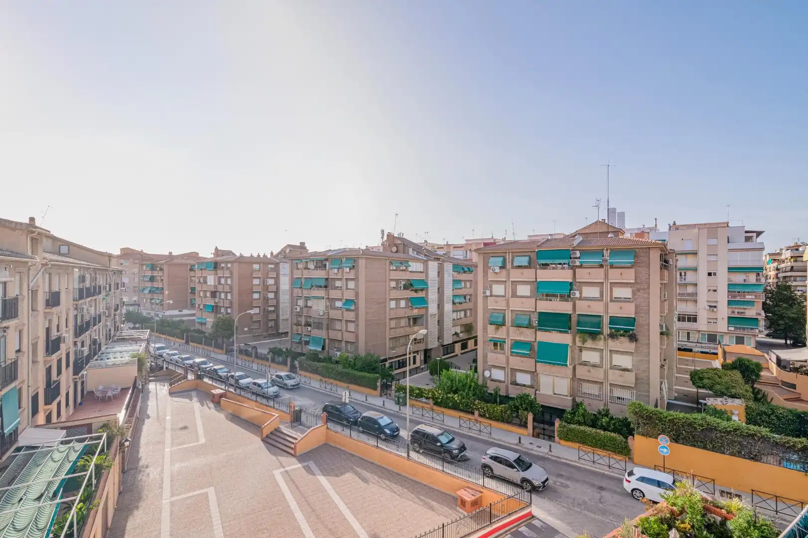 Vista exterior de Piso en venta en Granada con Aire acondicionado, Terraza y Amueblado