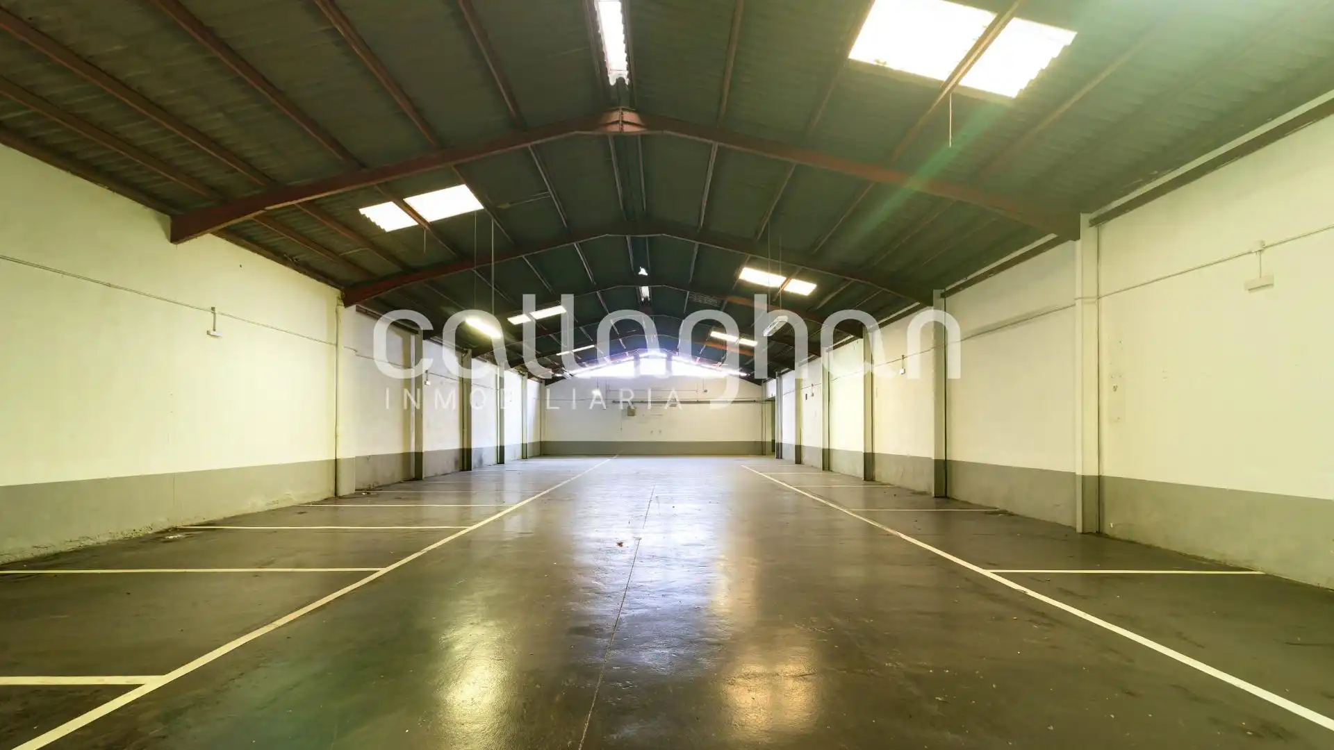 Nave industrial de alquiler en Calle de Ramón Muntaner, Avenida de la Paz