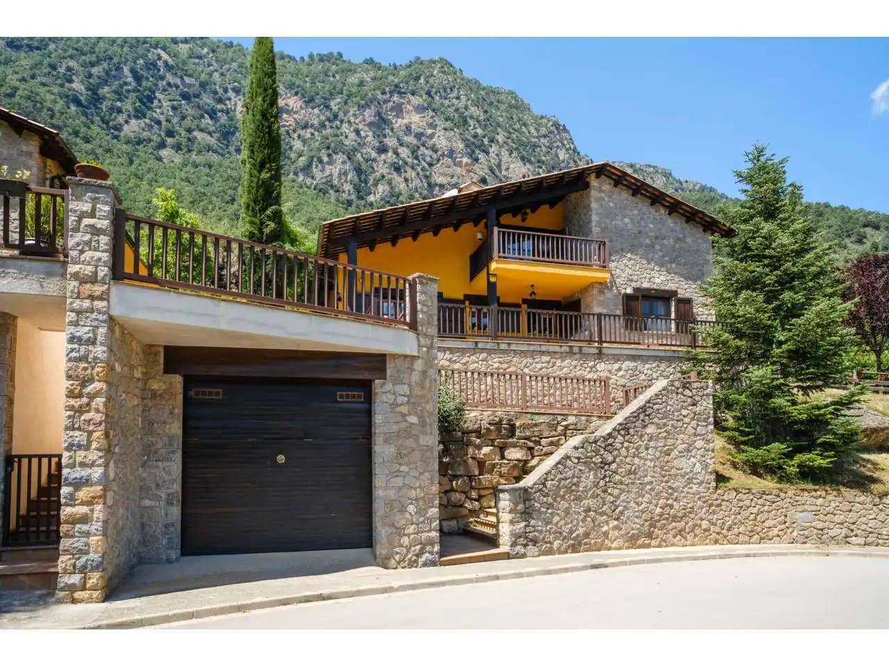 Vista exterior de Casa o chalet en venta en Castell de l'Areny con Calefacción, Jardín privado y Terraza