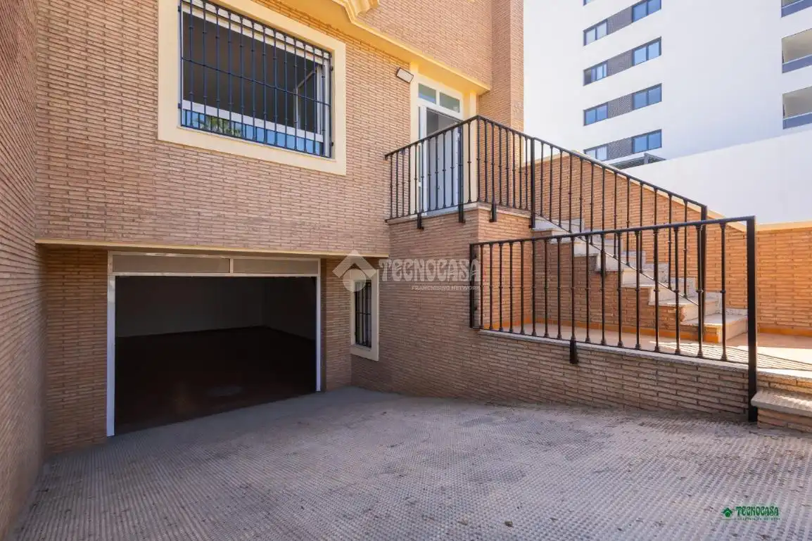Vista exterior de Casa adosada en venda en Almería