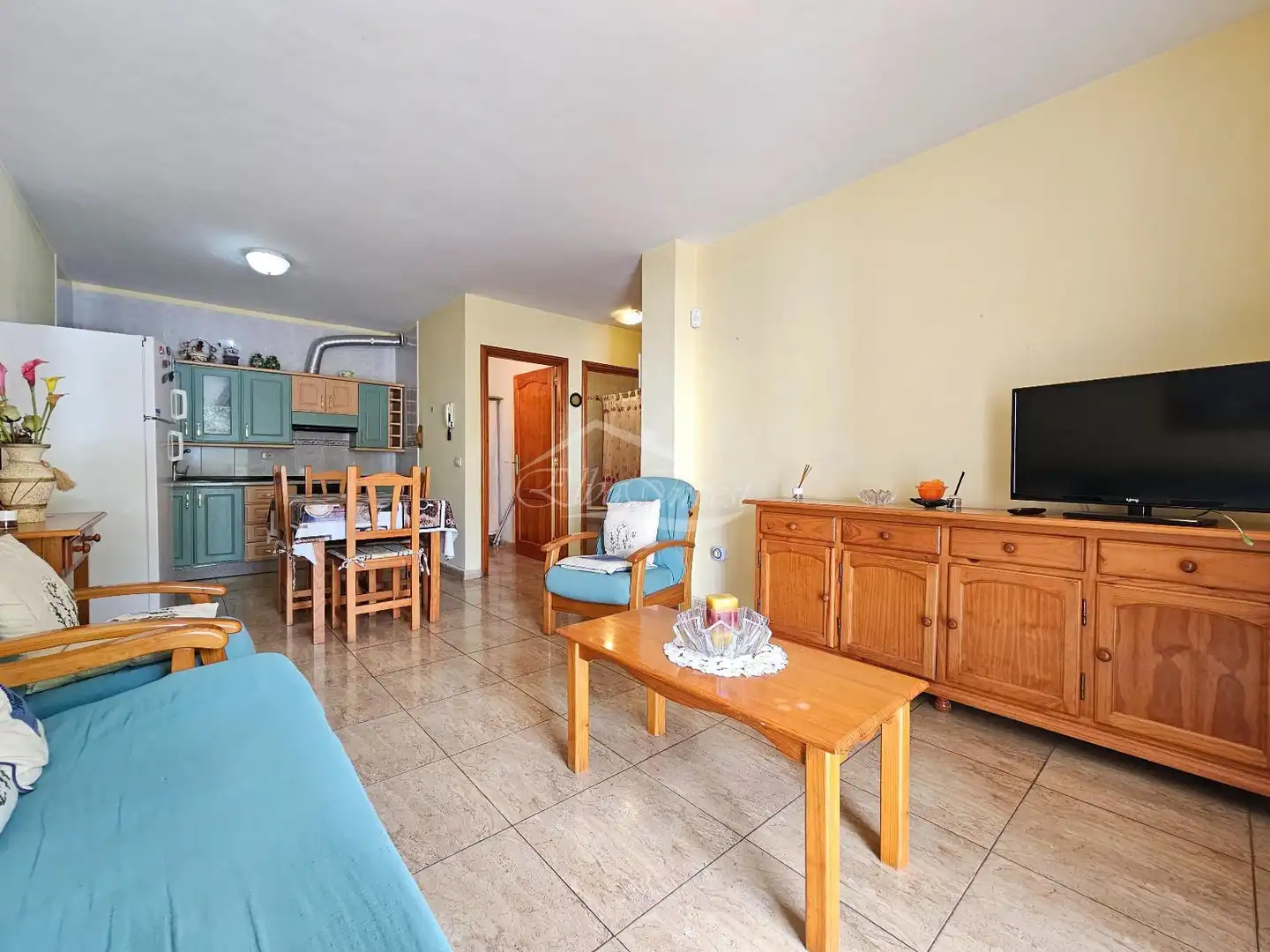 Living room of Flat for sale in Guía de Isora  with Terrace, Furnished and Oven