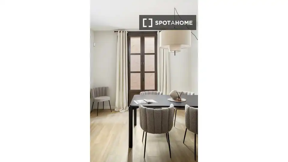 Flat with terrace to rent in Ciutat Vella, imagen 5