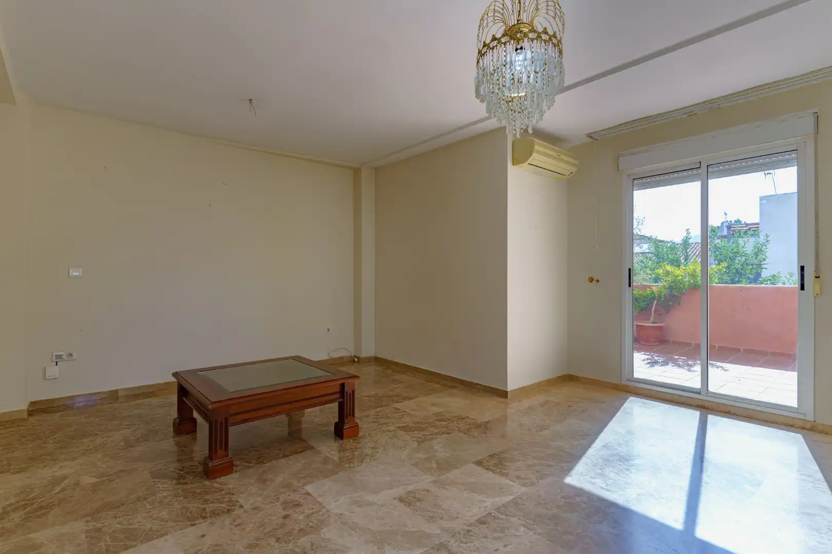 Esszimmer von Einfamilien-Reihenhaus zum Verkauf in Ogíjares mit Klimaanlage, Heizung und Terrasse