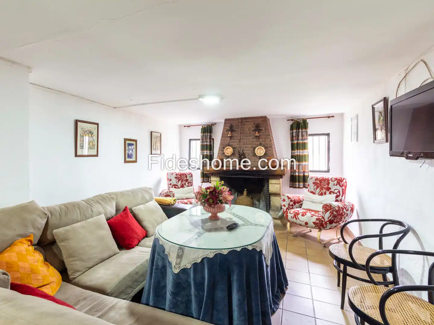 Sala d'estar de Finca rústica en venda en Villamena amb Jardí privat, Piscina i Moblat
