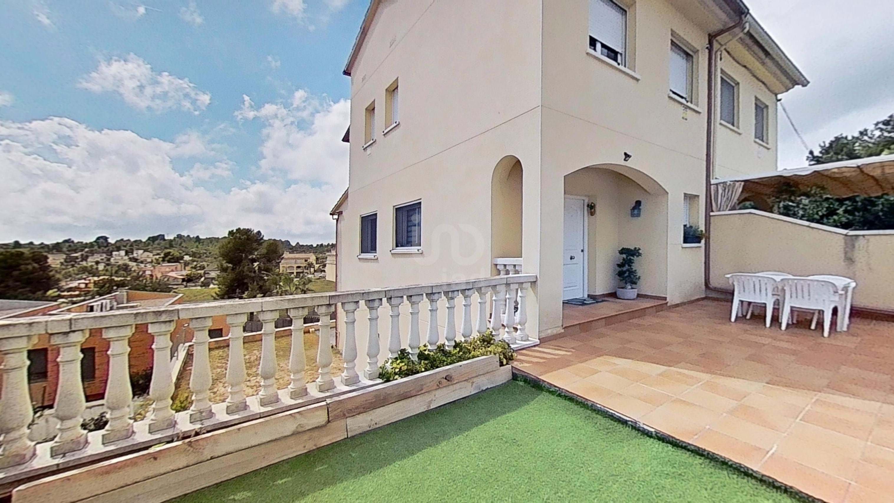 Vista exterior de Casa o xalet en venda en La Pobla de Montornès   amb Terrassa