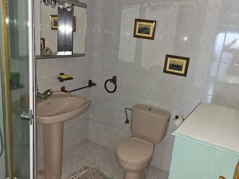 Baño de Casa o chalet de alquiler en Trasmiras con Calefacción, Trastero y Amueblado