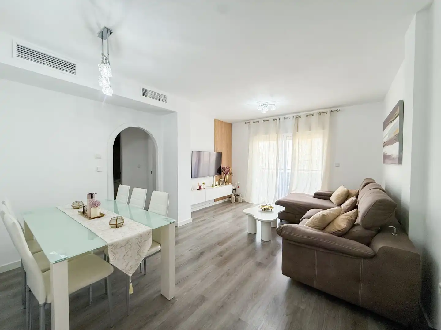 Sala de estar de Apartamento en venta en Águilas con Terraza, Piscina y Amueblado