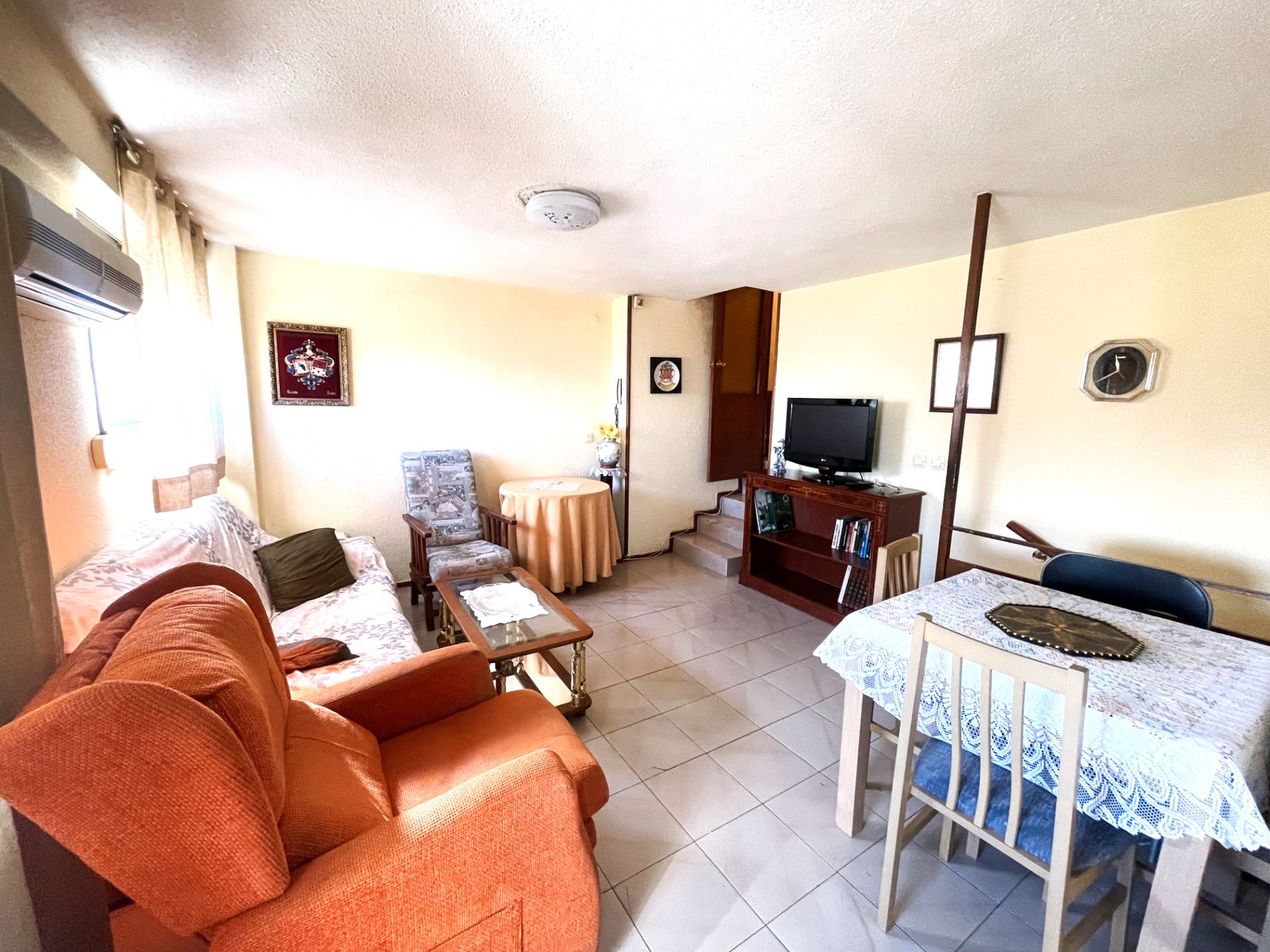 Sala d'estar de Dúplex en venda en  Madrid Capital amb Calefacció, Terrassa i Moblat