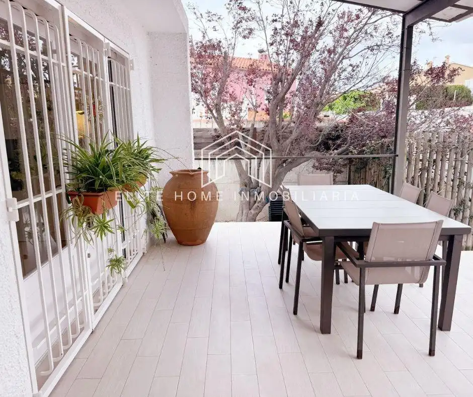 Terraza de Casa o chalet en venta en Benicasim / Benicàssim con Aire acondicionado, Calefacción y Jardín privado