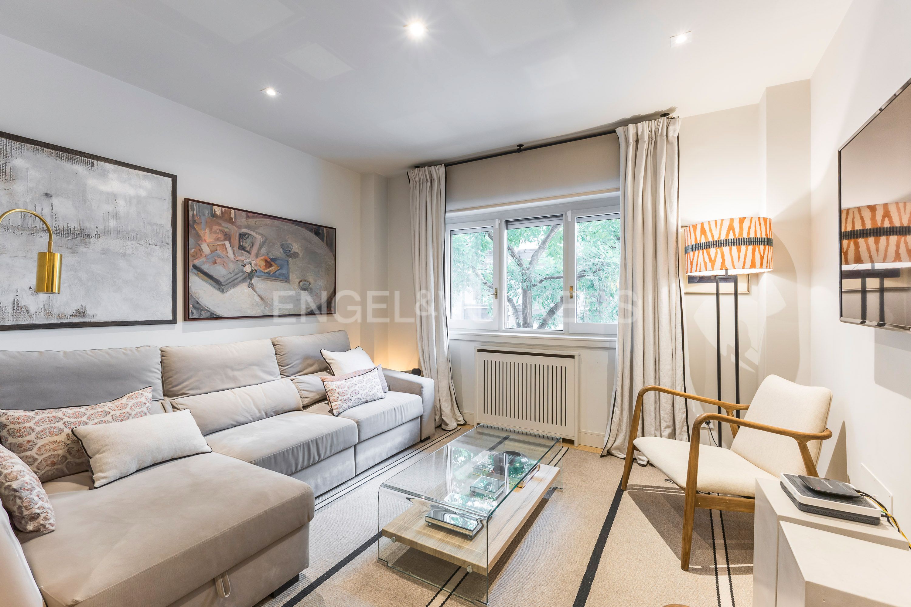 Sala d'estar de Apartament en venda en  Madrid Capital amb Calefacció