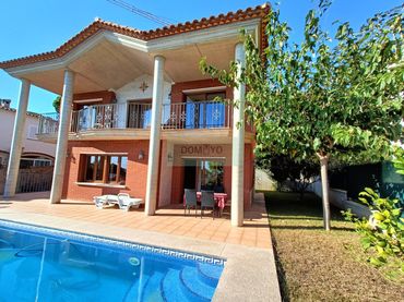 Casa amb piscina en venda a Alzina 11