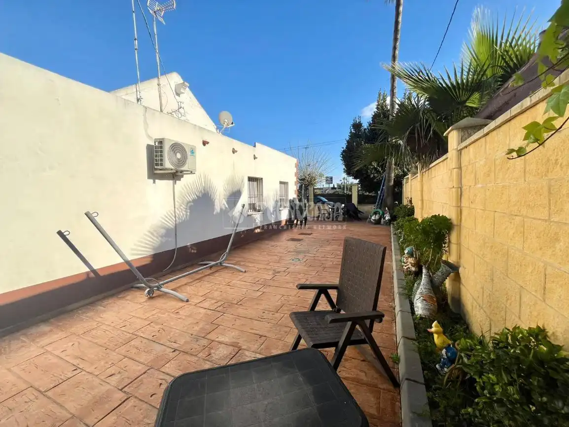 Exterior view of Houses for sale in Jerez de la Frontera