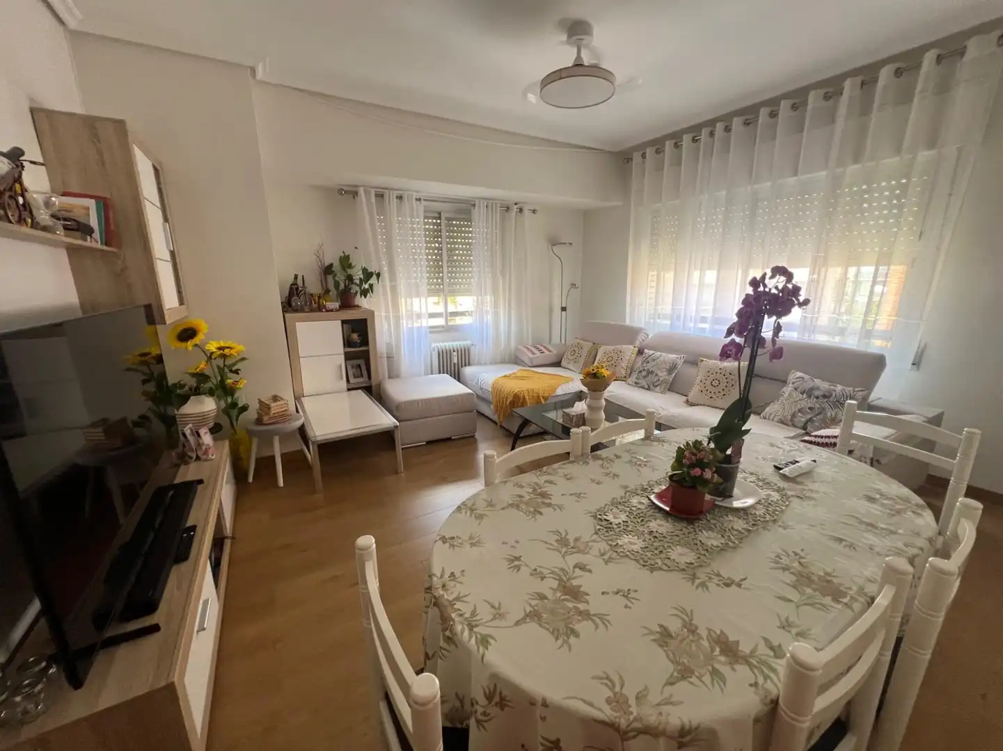Sala de estar de Piso en venta en  Logroño con Calefacción, Terraza y Balcón