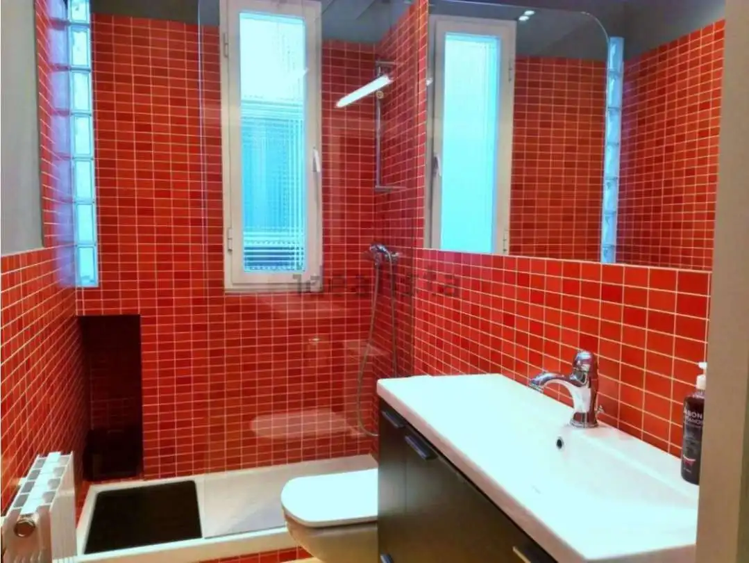 Baño de Piso de alquiler en Bilbao  con Calefacción y Balcón