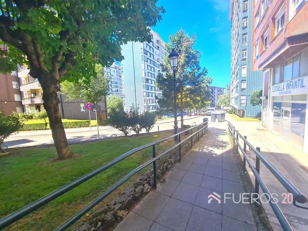Vista exterior de Pis en venda en Barakaldo  amb Calefacció, Jardí privat i Terrassa