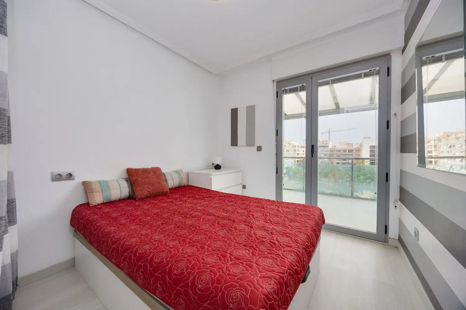 Habitación de Ático en venta en Torrevieja con Aire acondicionado, Terraza y Amueblado