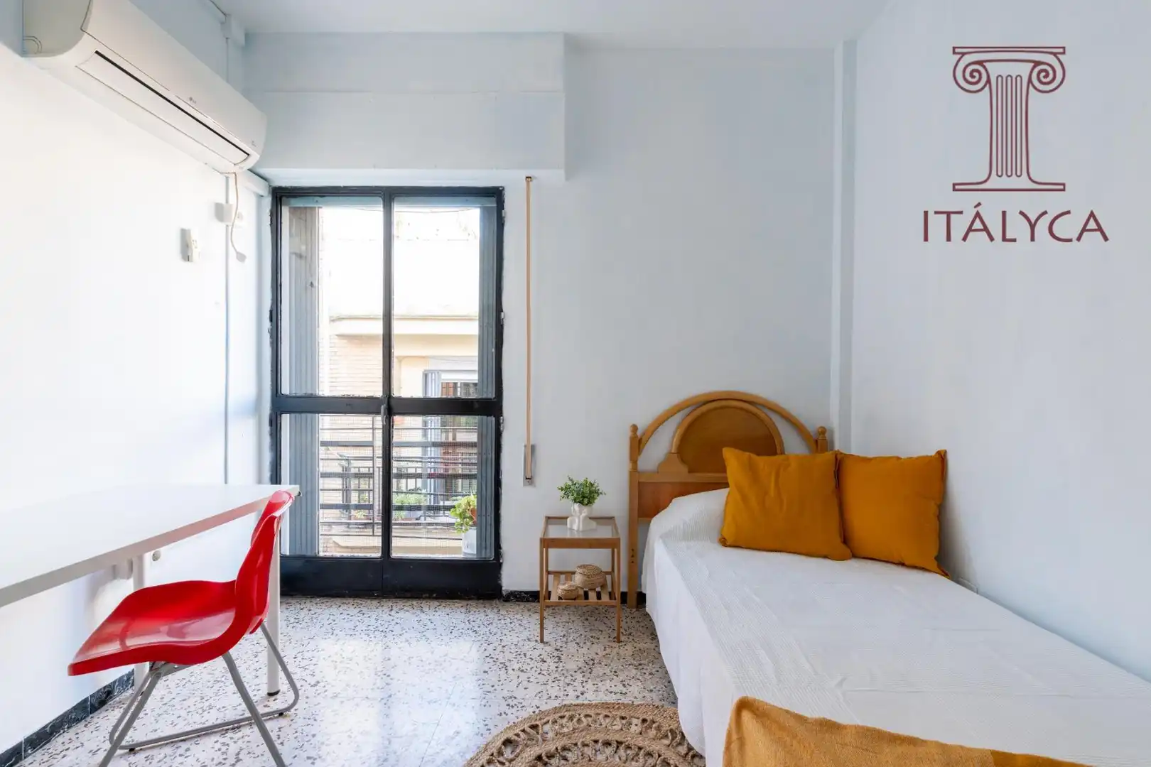 Bedroom of Flat for sale in Sevilla  with Air Conditioner and Terrace