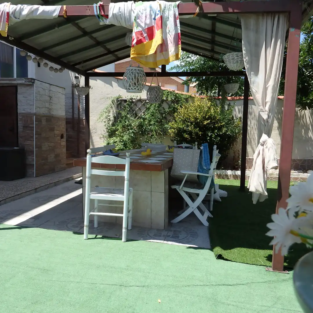 Terrassa de Casa o xalet en venda en Cedillo del Condado amb Aire condicionat, Calefacció i Jardí privat