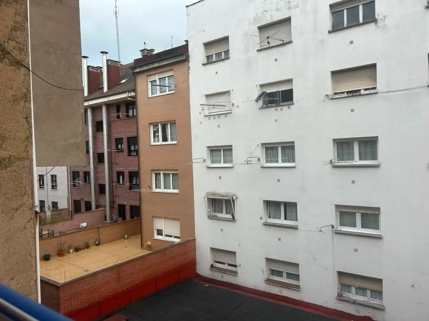 Außenansicht von Wohnung zur Miete in Gijón  mit Heizung, Parkett und Möbliert