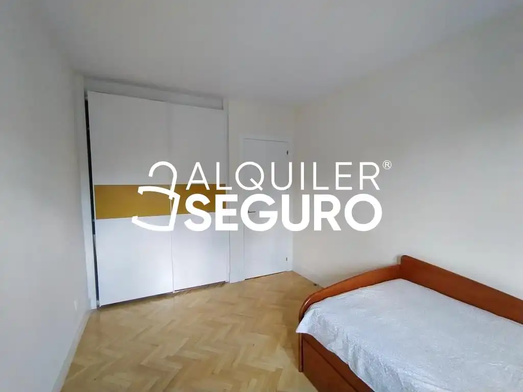 Bedroom of Flat for rent in Madrid  with Heating