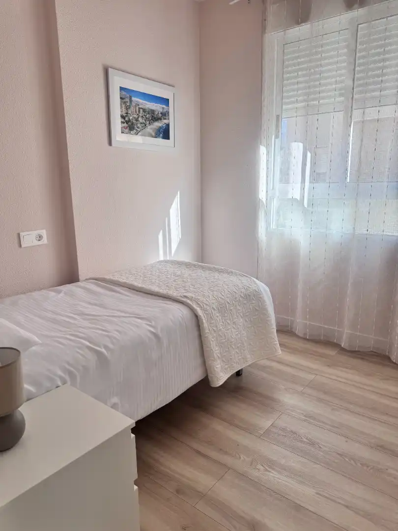 Schlafzimmer von Wohnung zur Miete in Torrevieja mit Klimaanlage, Heizung und Terrasse