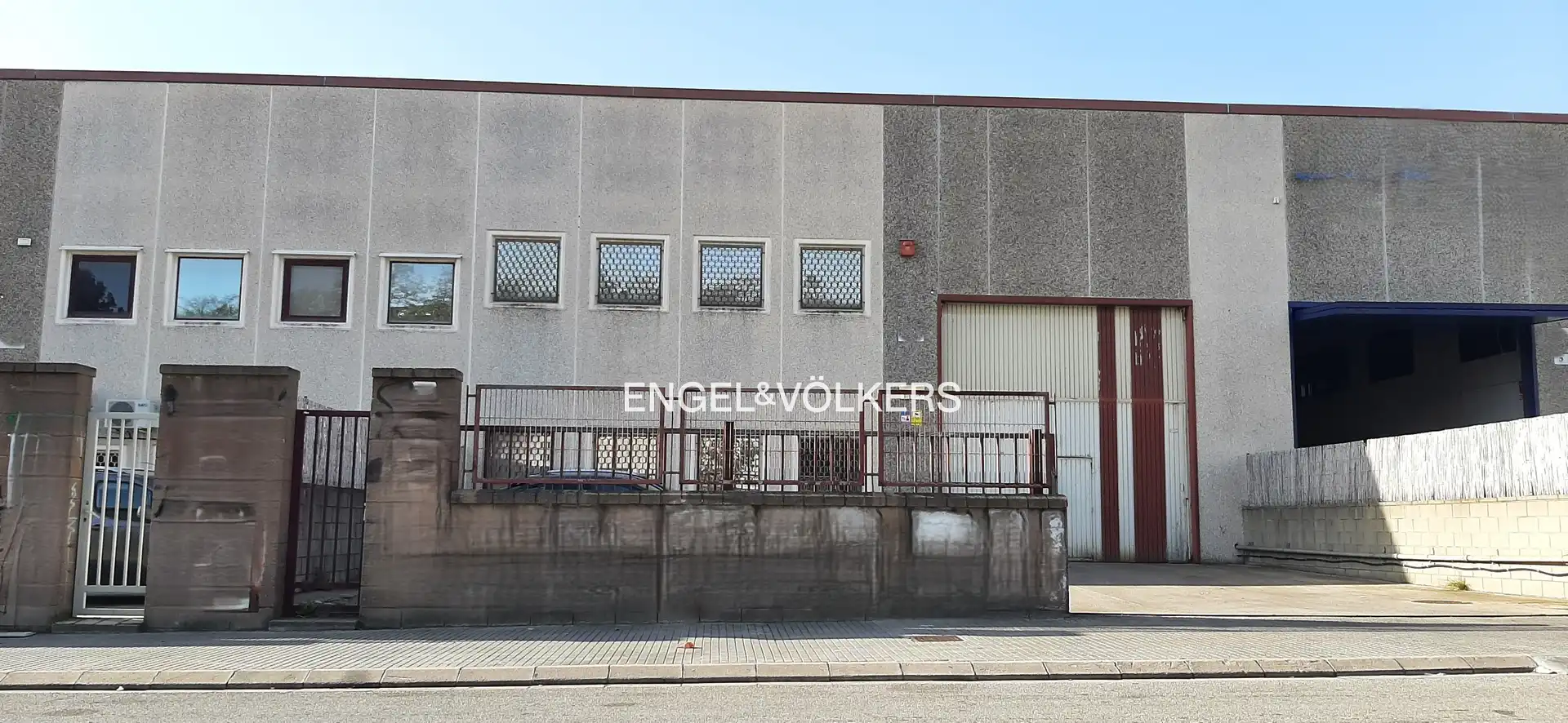 Exterior view of Industrial buildings for sale in Cerdanyola del Vallès
