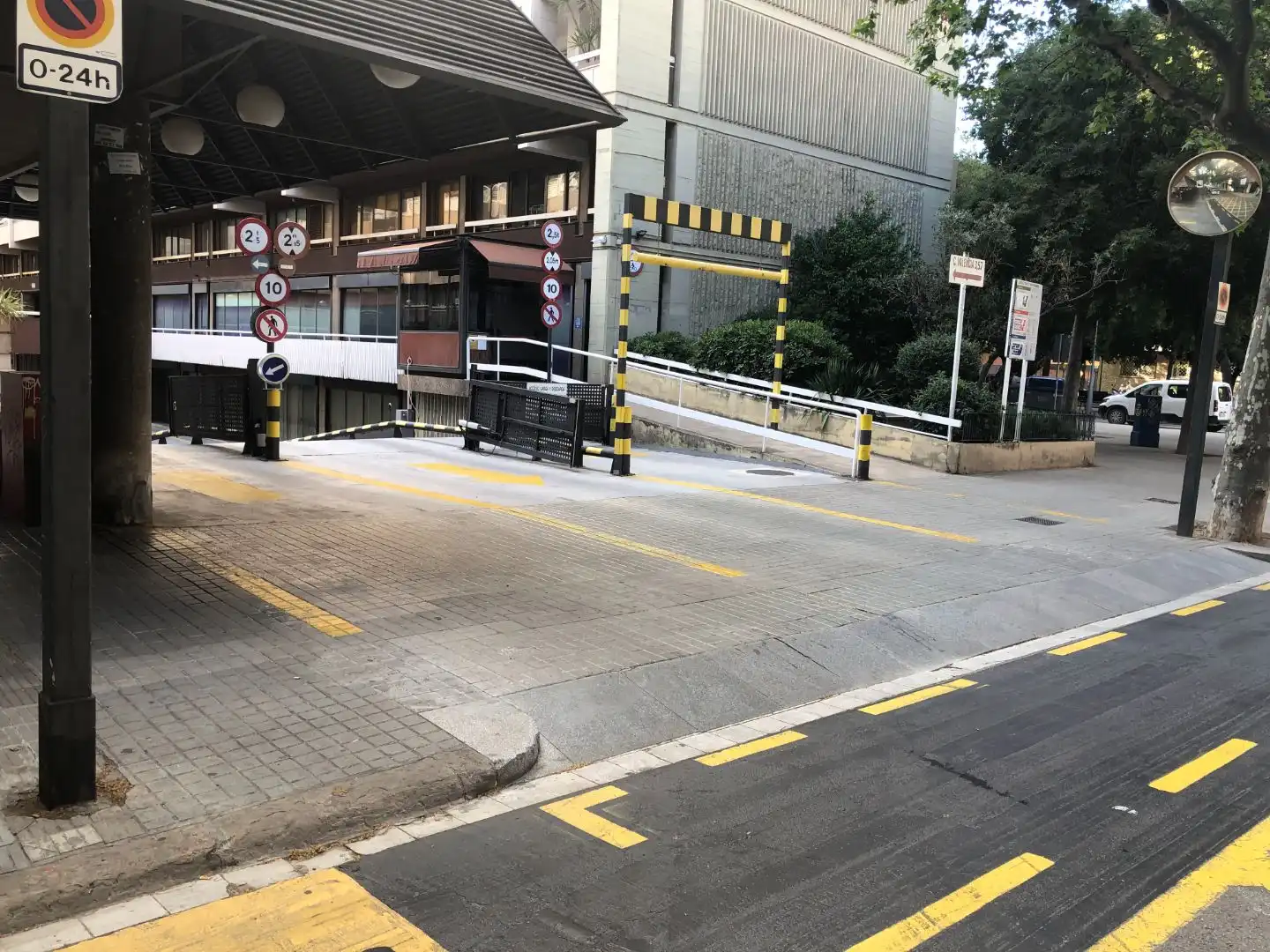 Parkplatz von Garage zur Miete in Eixample