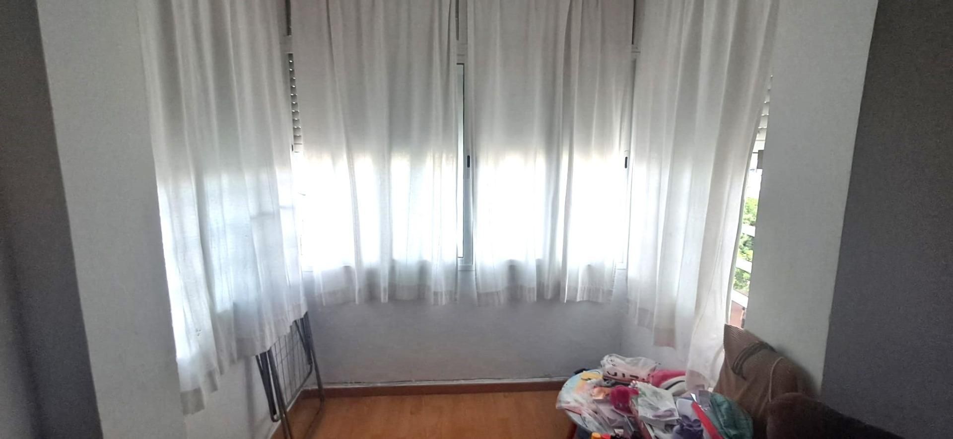 Dormitori de Pis en venda en Utrera amb Aire condicionat, Parquet i Balcó